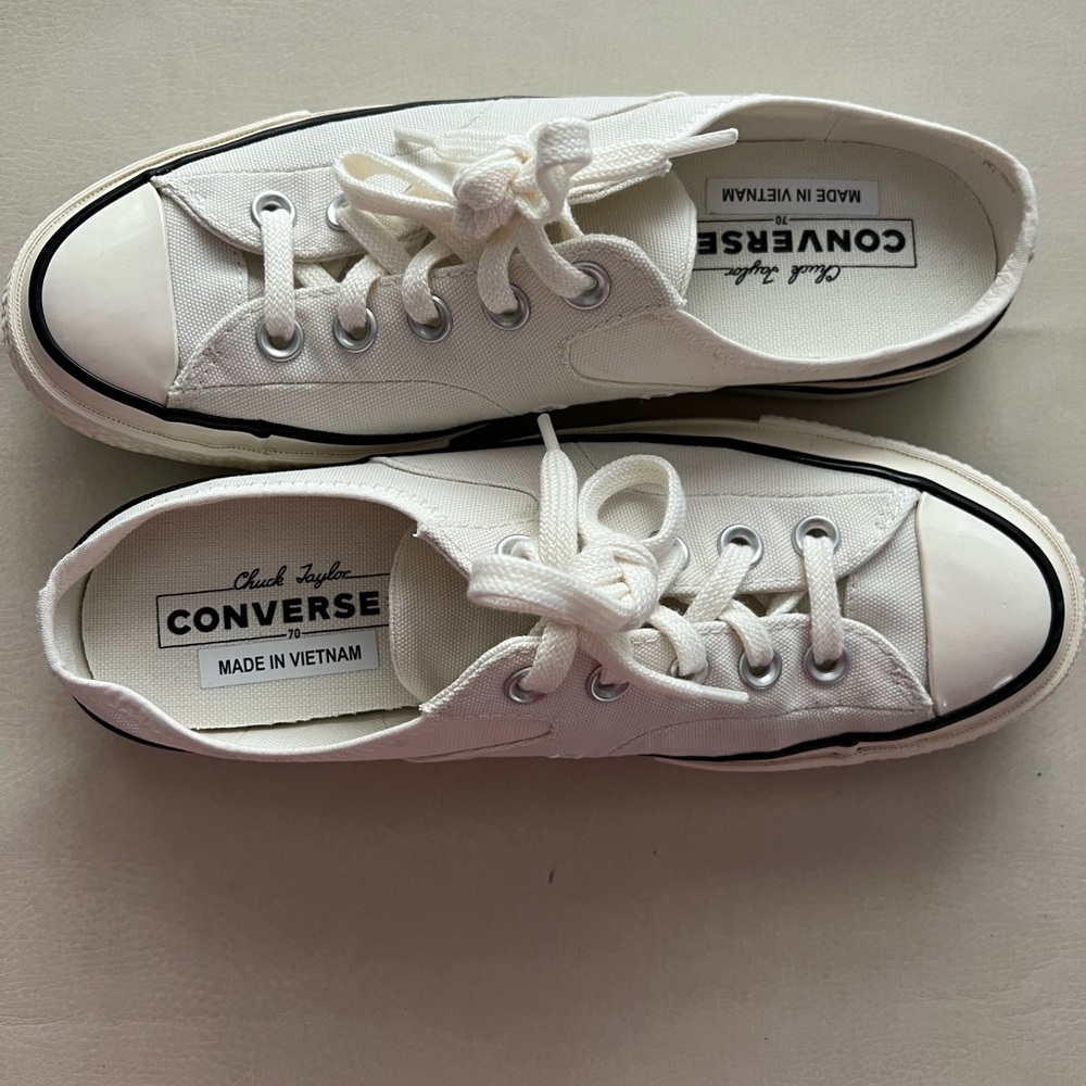 Converse size 7